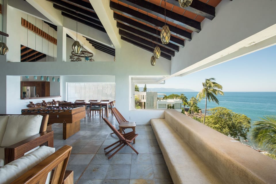 Upper living room - panoramic view