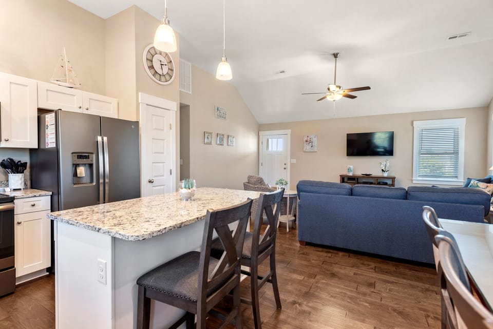 KDN9511: Z's Escape l Top Level Living Area and Kitchen