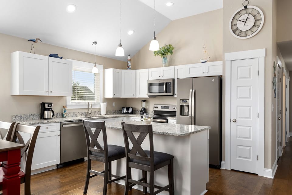 KDN9511: Z's Escape l Top Level Kitchen