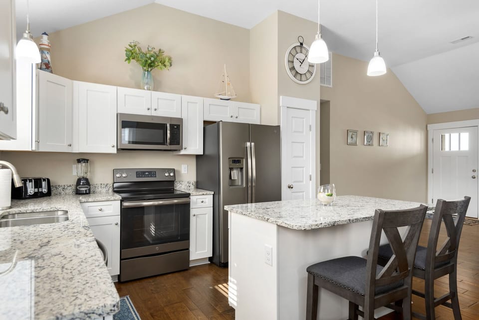 KDN9511: Z's Escape l Top Level Kitchen