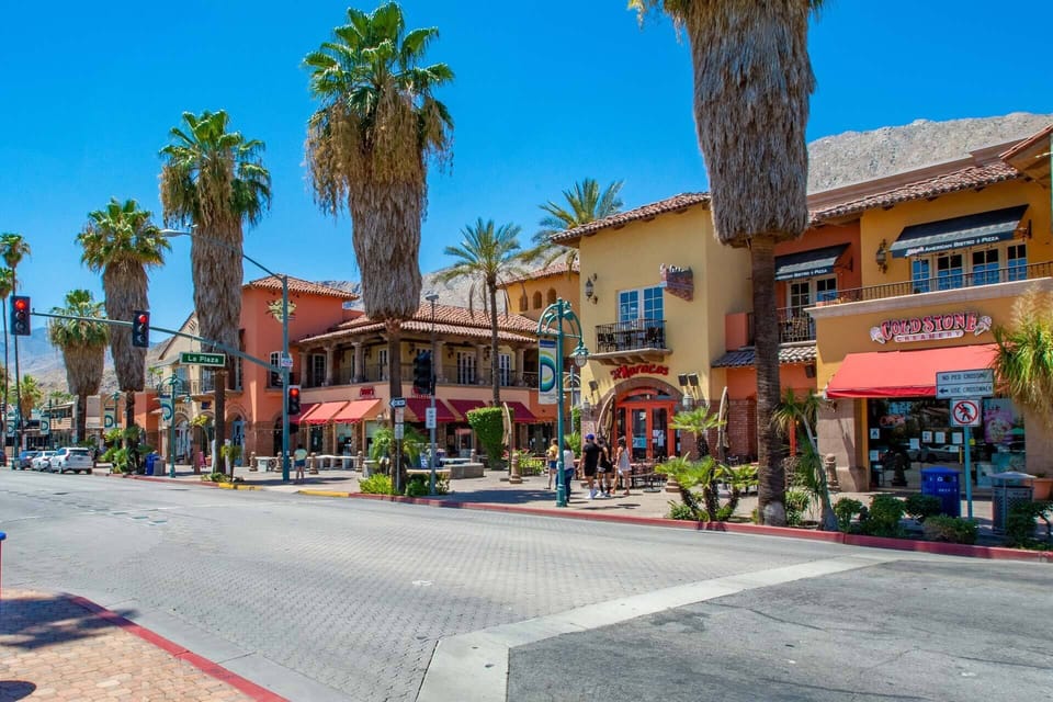 Walking distance to Palm Canyon Dr (1 mi.)
