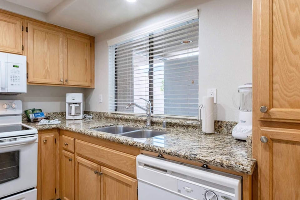 Spacious kitchen 