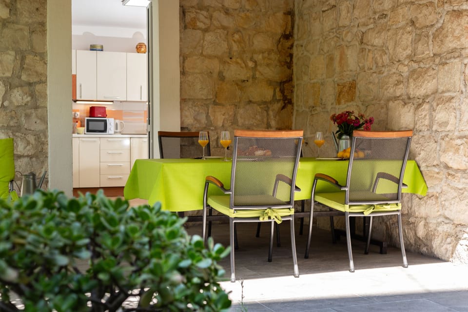 External dining room
