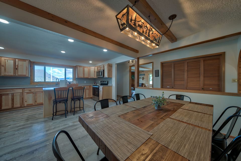 Kitchen/ Dining Room