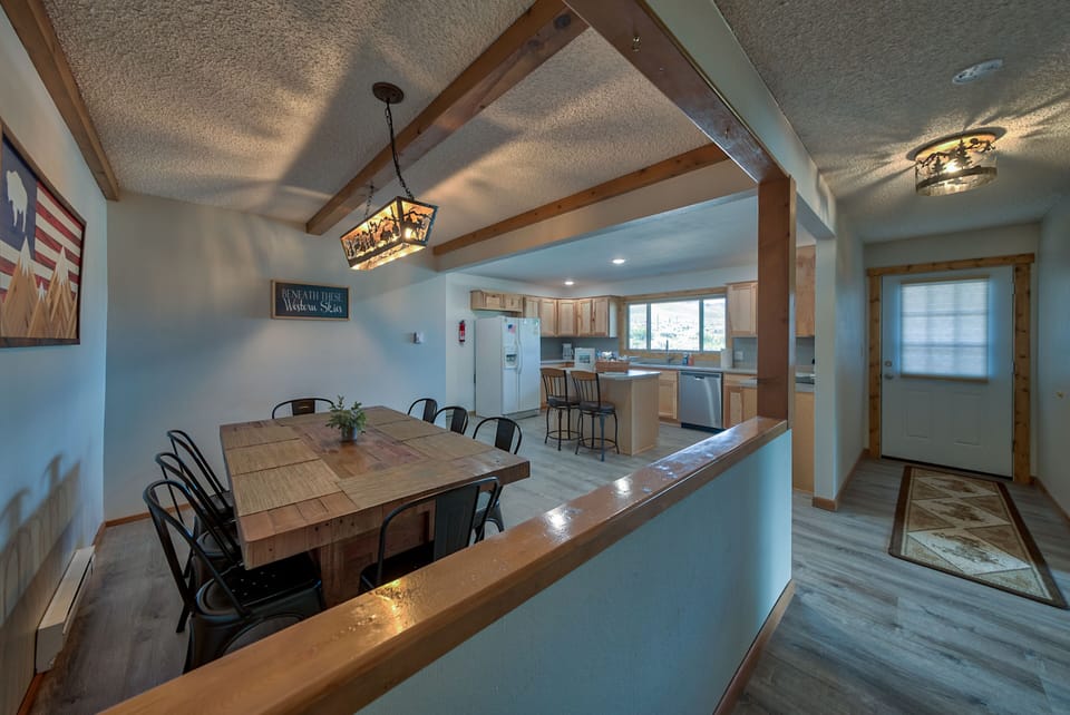 Kitchen/ Dining Room