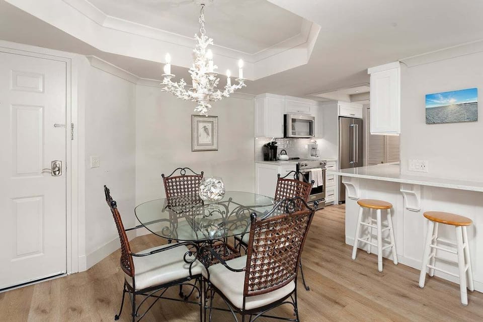 Beach Club 312 - Dining Space