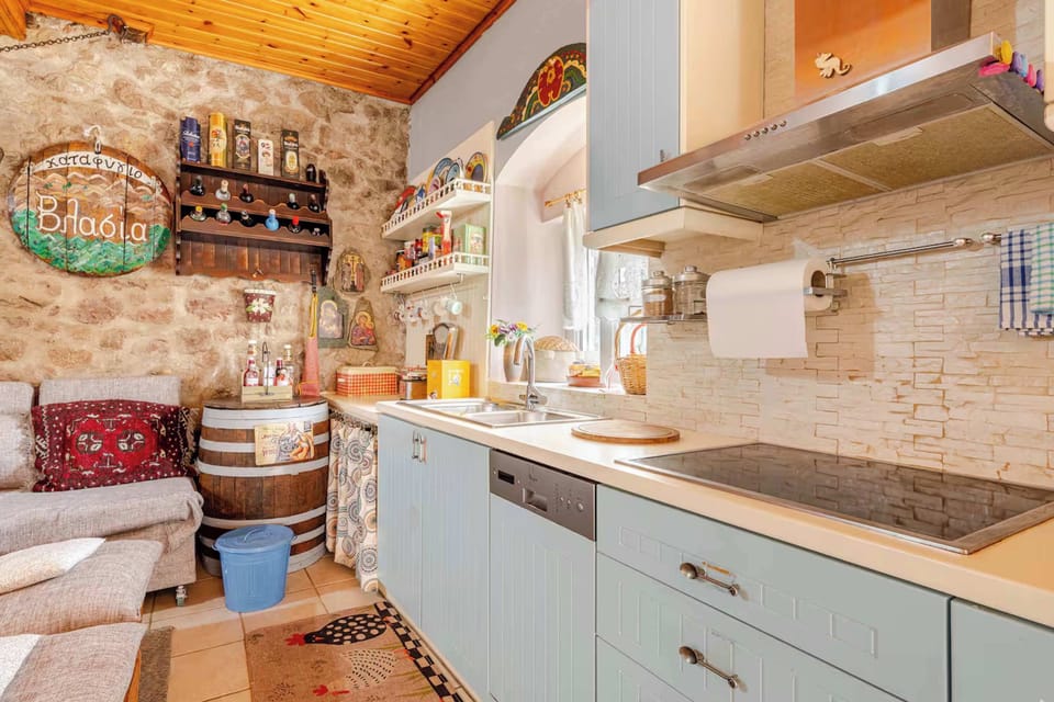 Open Lounge & Kitchen – Combined living and cooking area ideal for gatherings, featuring rustic beams and tiled floors.