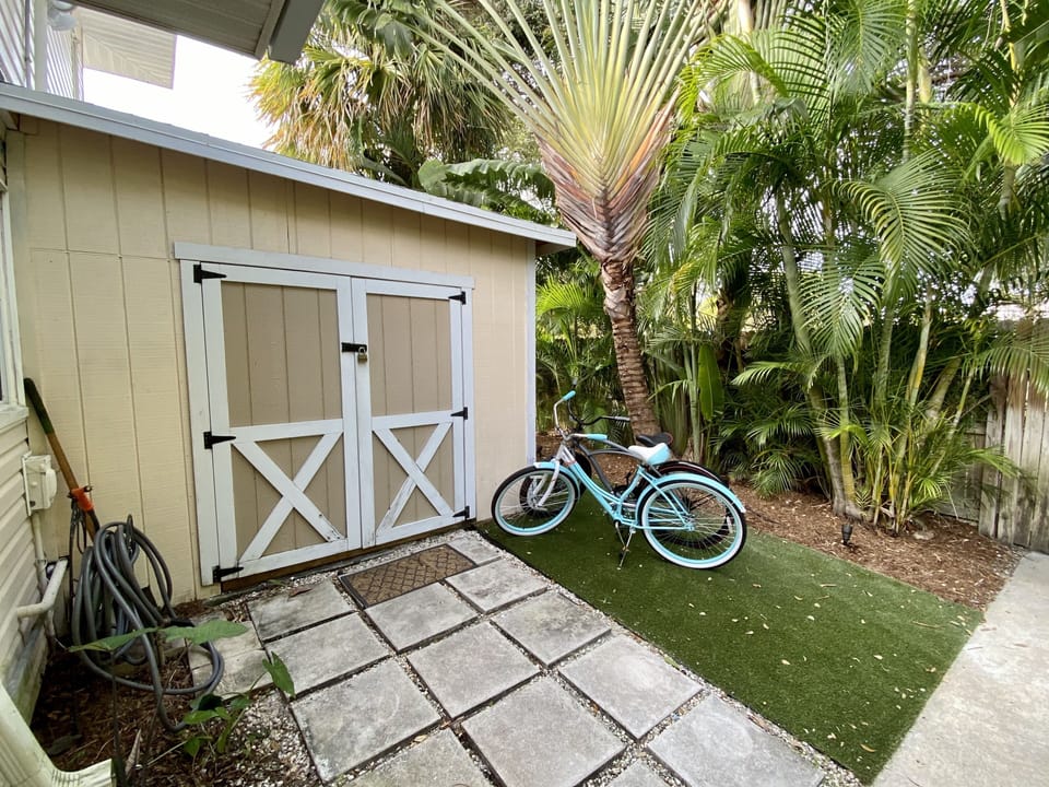 Back Shed - bike storage and laundry