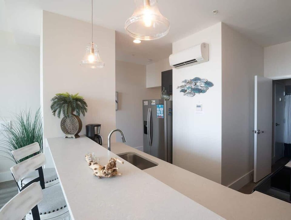 Quartz Counter Top Seats 4