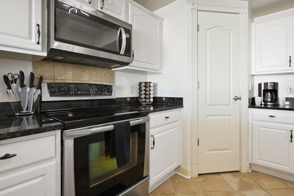 fully equipped kitchen