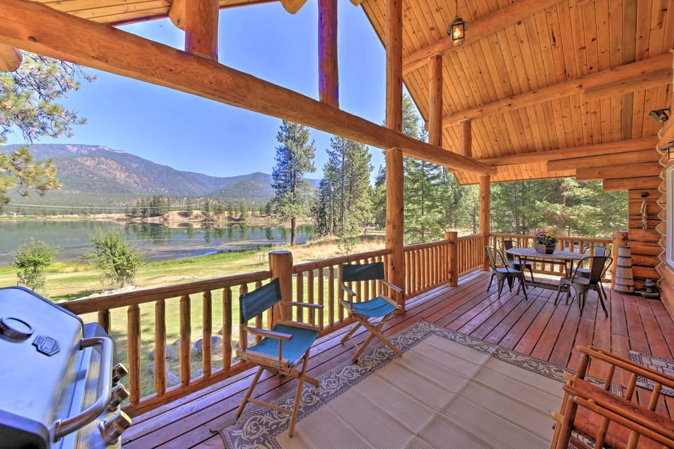 Deck | Gas Grill | Outdoor Dining