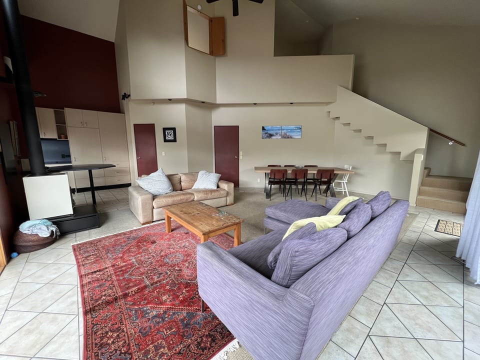 Open plan lounge & kitchen
