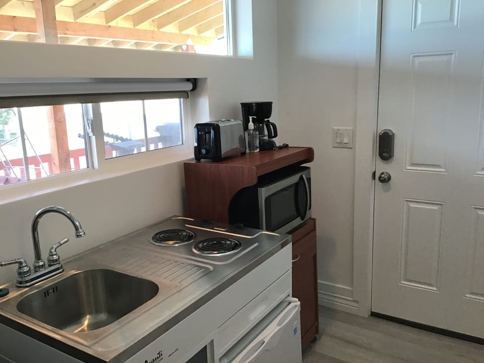 kitchenette 