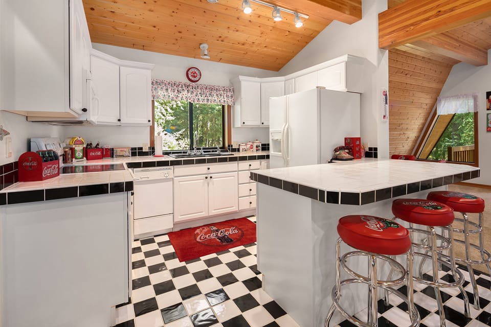 Highlander Lodge - 2nd Kitchen in the 50's Diner Game Room