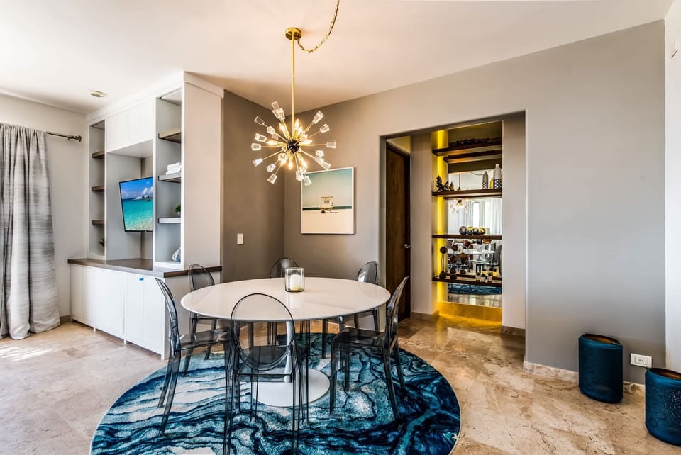 Modern, bright, spacious, fully equipped
