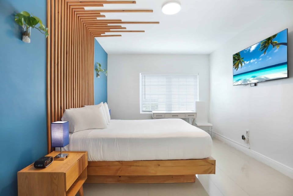 Wake to daylight, then tackle emails at the sunny desk.