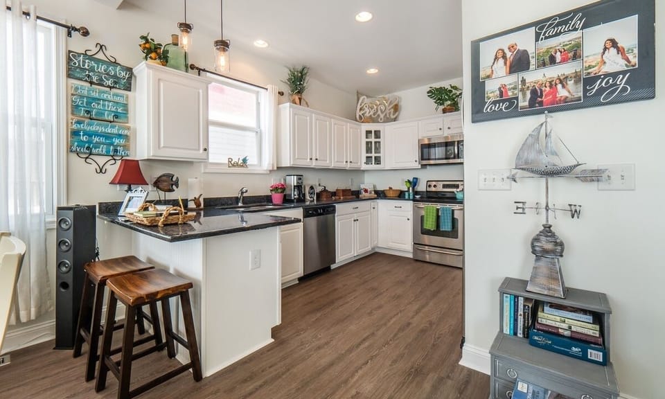 Well equipped kitchen with everything you need for family meals.