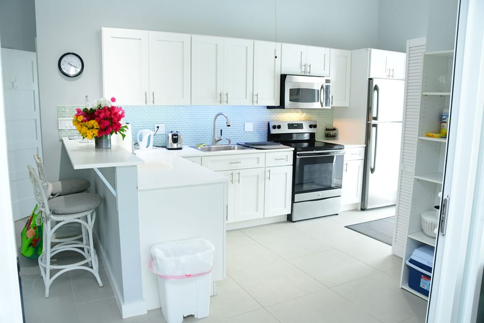 Full kitchen.