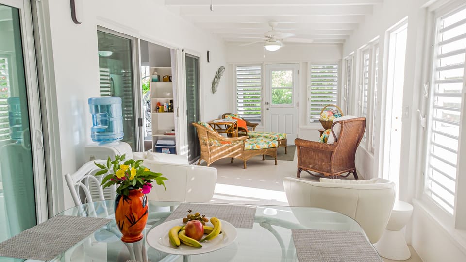Living/dining porch with 12' sliding door into kitchen. Also pool access.