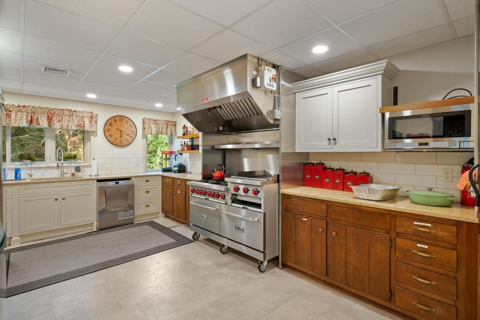 Ice maker, commercial fridge and freezers - fully equipped kitchen to prepare your meals!