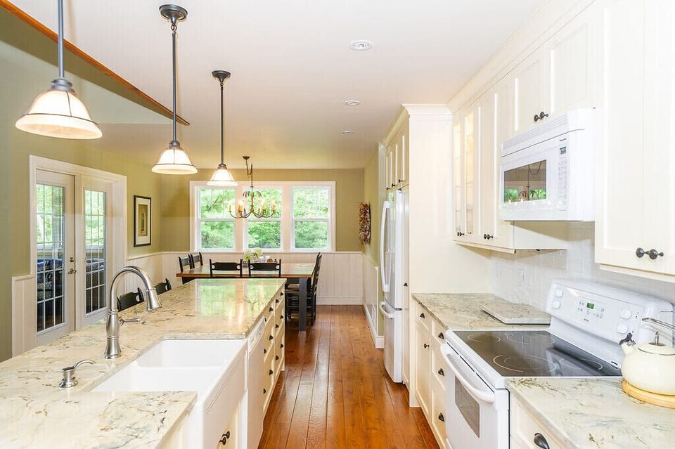 Stocked chef-worthy kitchen. Whip up some gourmet dishes. 