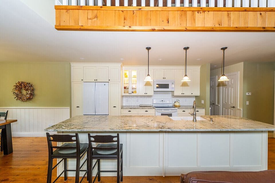 Gather around for some mimosas at the marble kitchen island. 