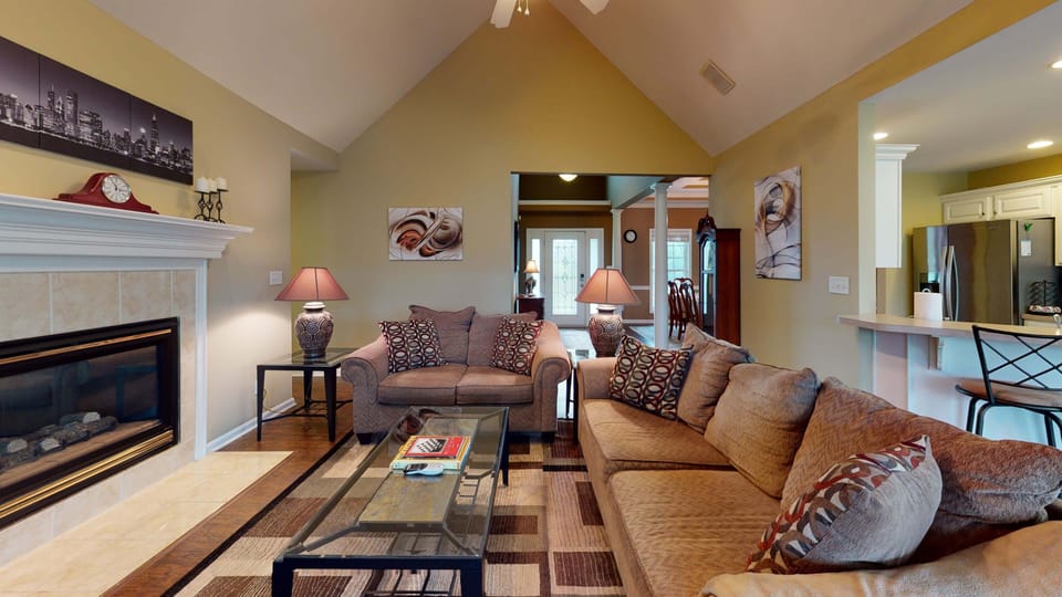 Living Room (Seats 5)