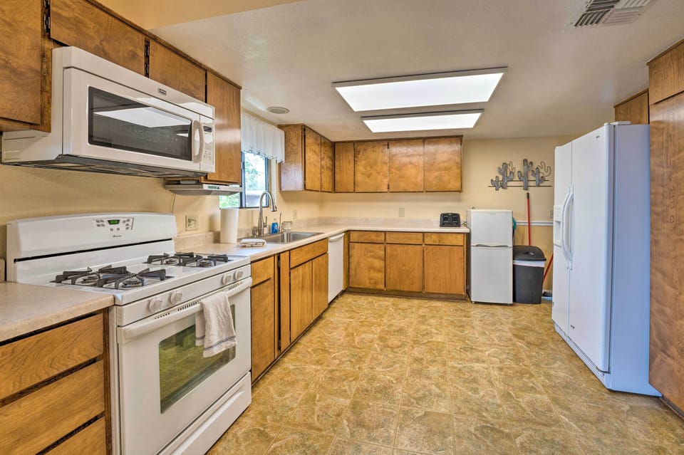Kitchen | Drip Coffee Maker | Toaster