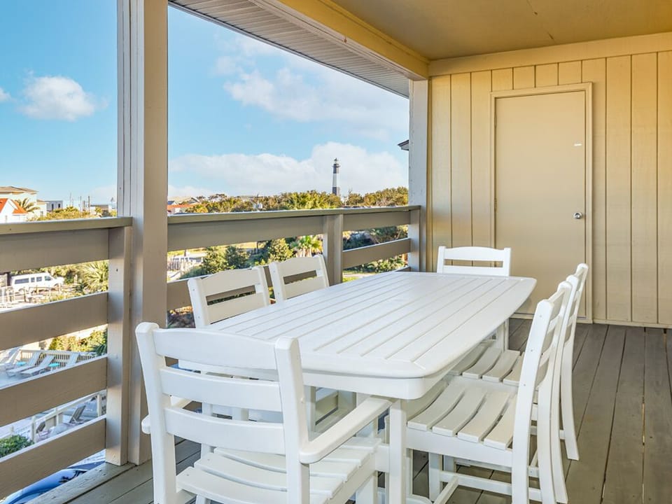 Welcome to Lighthouse Point 6C