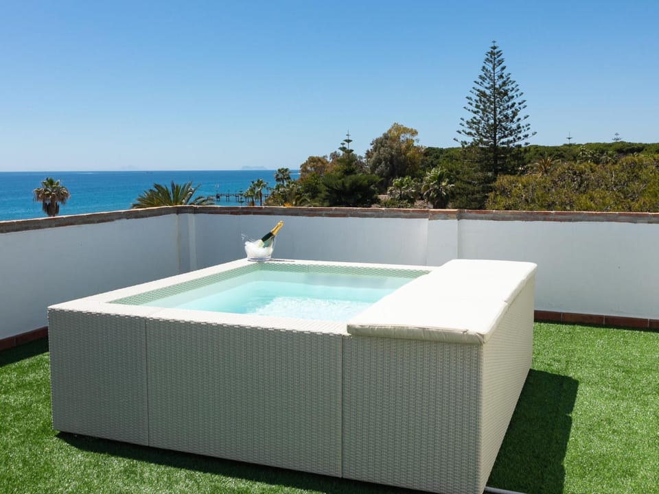 Outdoor spa tub