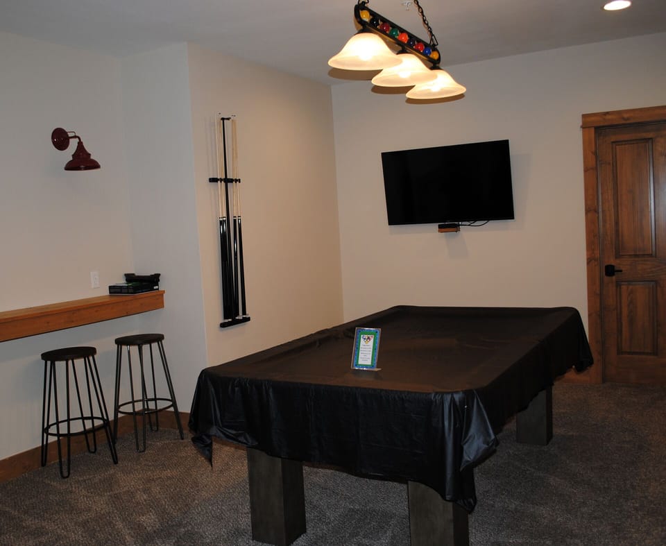 Pool table and 2nd TV in game room