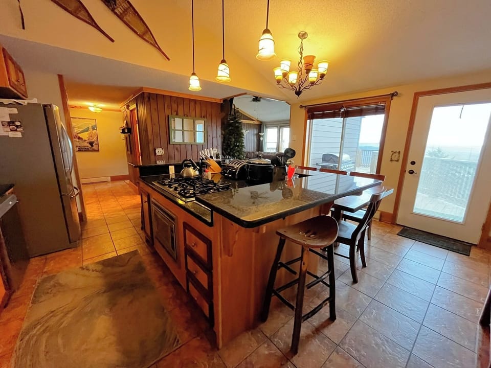 Elevation Vacation Rentals - The Yeti's Den at Land's End (14)