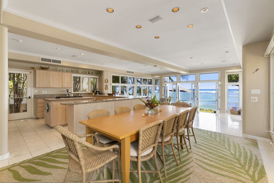 Dining area with ocean views—connect over meals with Diamond Head in the backdrop.