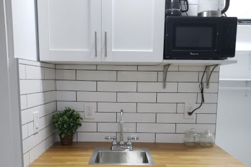 Fully equipped kitchenette