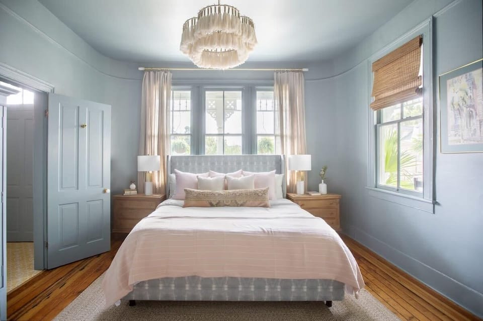 Welcome to your downtown Charleston rental! THIS PROPERTY IS LEGAL & LICENSED BY THE CITY OF CHARLESTON, PERMIT 03224 + 03231