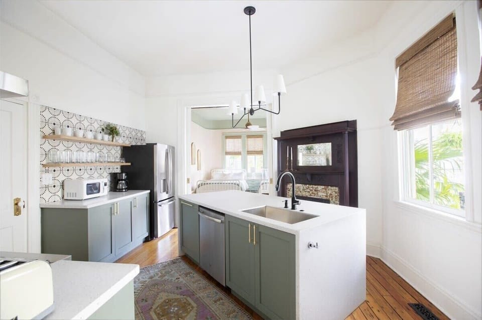 Fully stocked kitchen #2