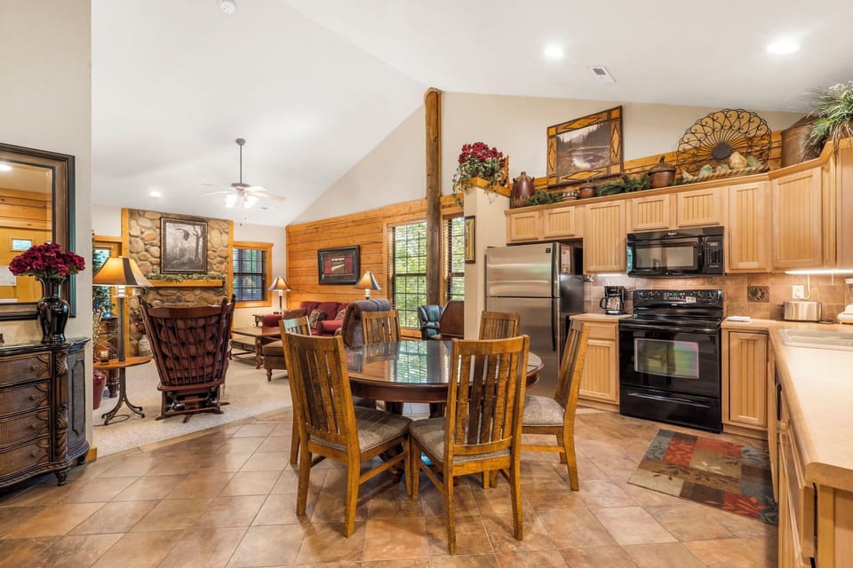 Open Floor Plan- Full Kitchen, Dining and Living Areas