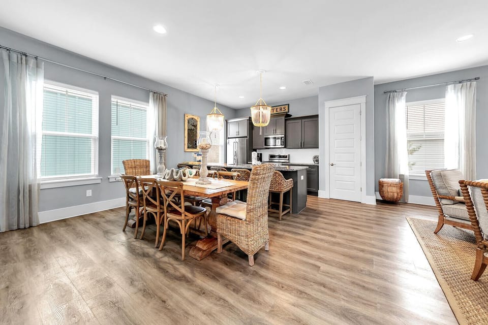 Dining to kitchen view