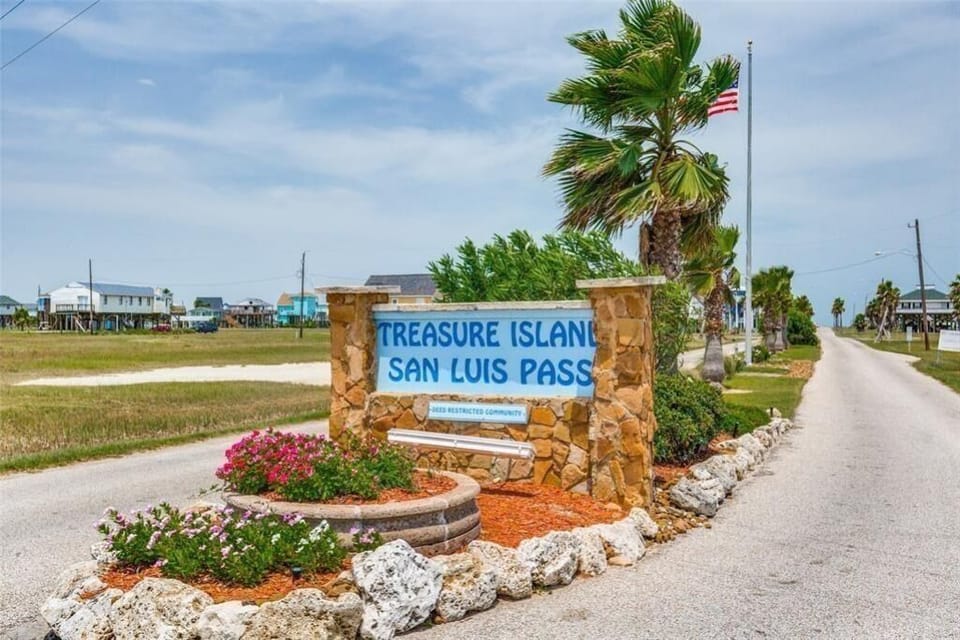 Entrance into Treasure Island (TI) 