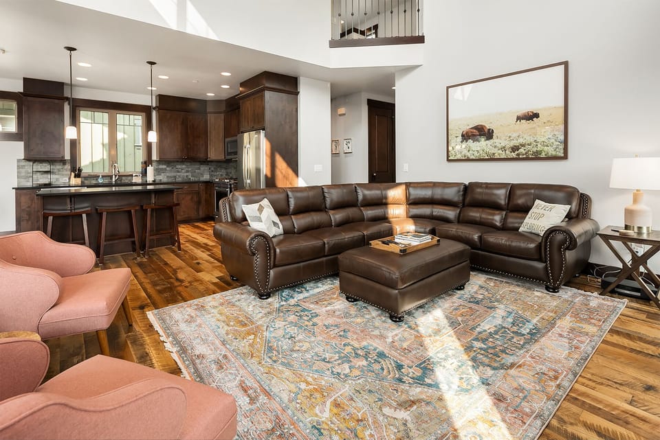 Sunrise Ridge in Suncadia. - Large great room with soaring 25' ceilings!