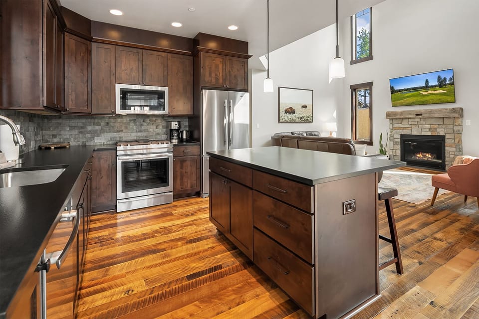 Sunrise Ridge in Suncadia. - The open concept floor plan is great for families and friends!