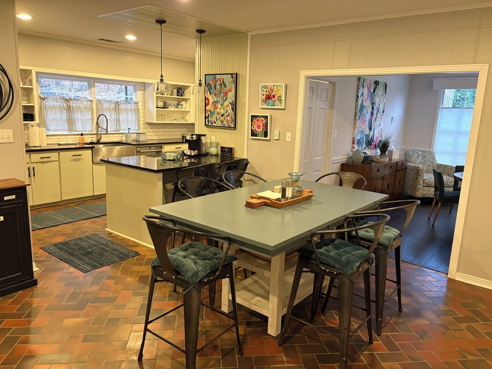 Breakfast area and kitchen