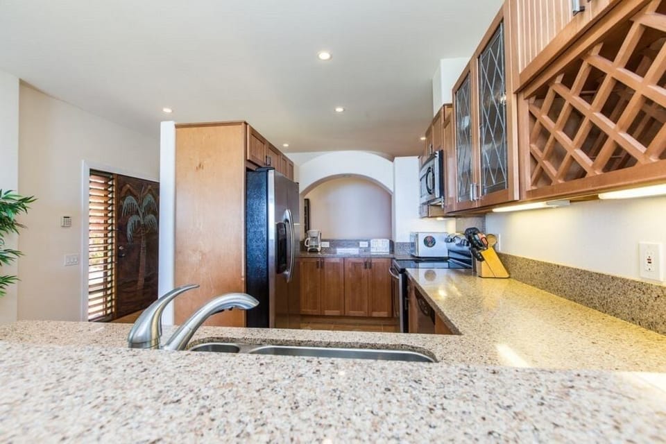 Full kitchen