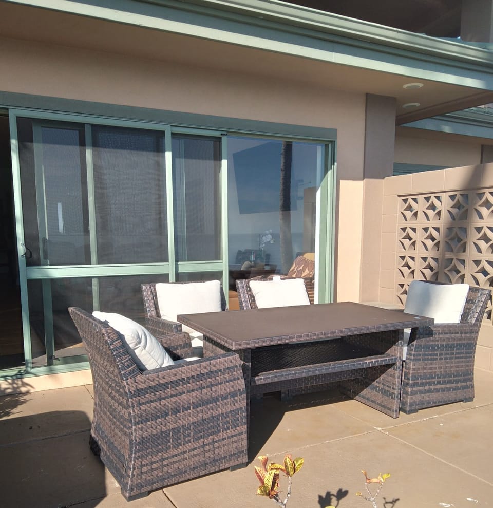 Great outdoor lanai furniture for enjoying ocean views