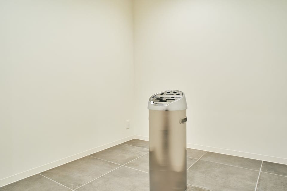 Smoking booth
