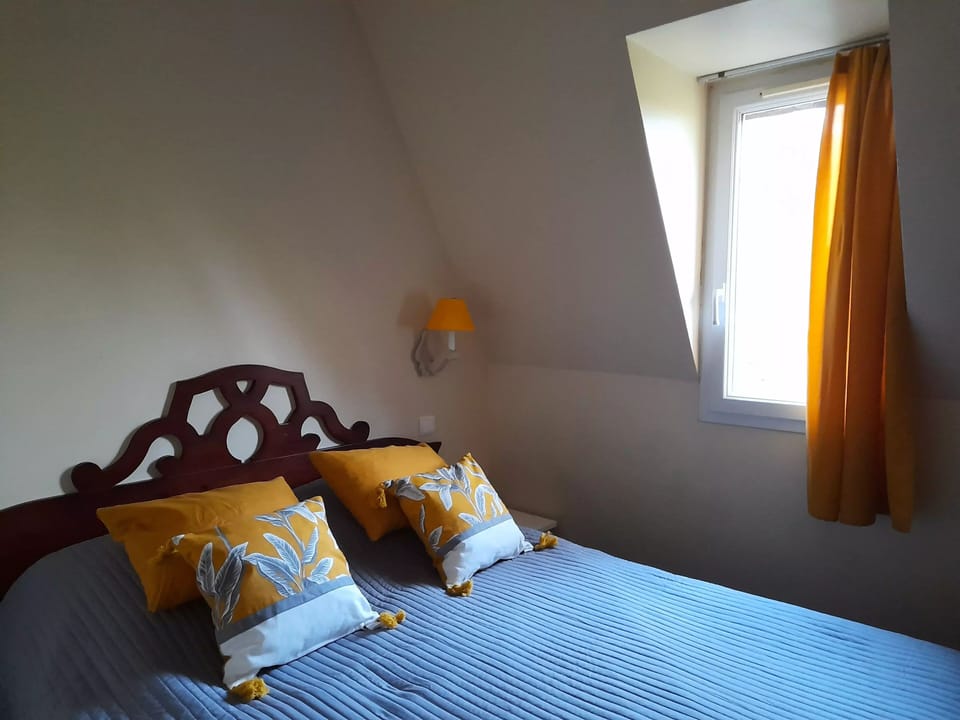 2 bedrooms, iron/ironing board