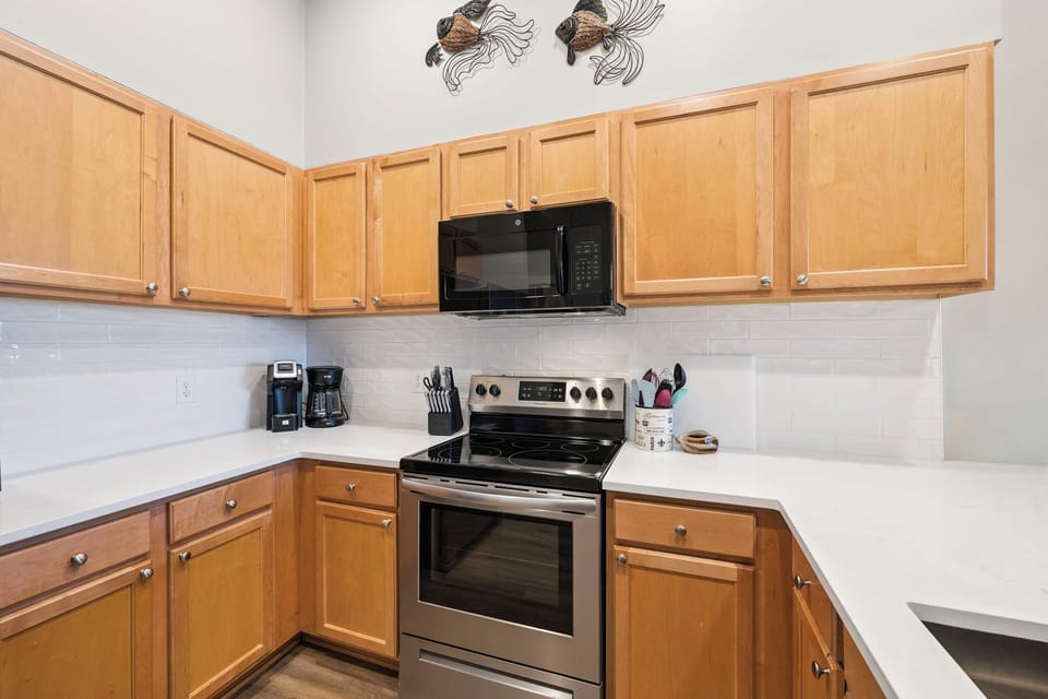 Fully Equipped with Stainless Steel Appliances