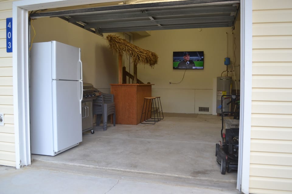 Garage with Tiki Bar, TV and Fridge