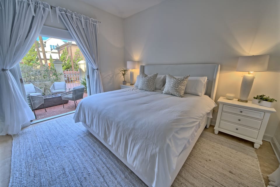 Spacious Luxury Master on main. 