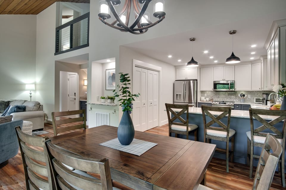 Open floor plan with plenty of seating